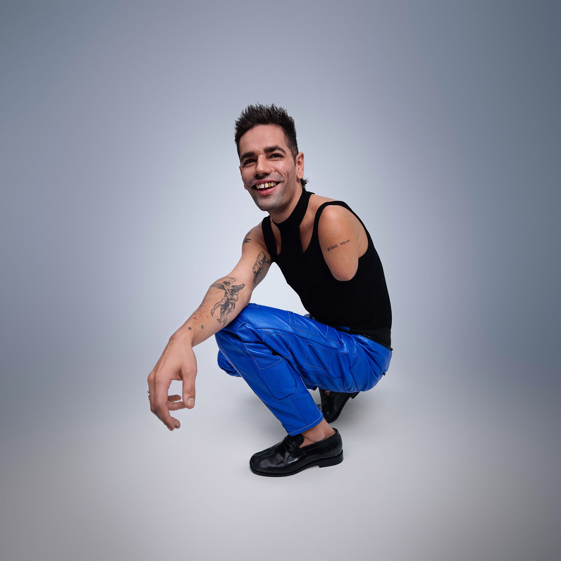 Indywidualność | Układy wspomagania jazdy | Mercedes-Benz Mężczyzna bez ramienia.