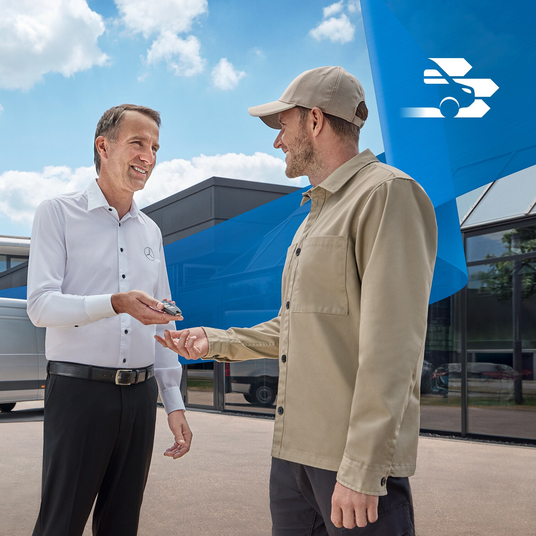 Mercedes-Benz | Usługi dla samochodów dostawczych | Przegląd Dwóch mężczyzn rozmawia o usłudze mobilności Mercedes-Benz – łatwe przekazanie i elastyczne rozwiązania mobilnościowe dla klientów.